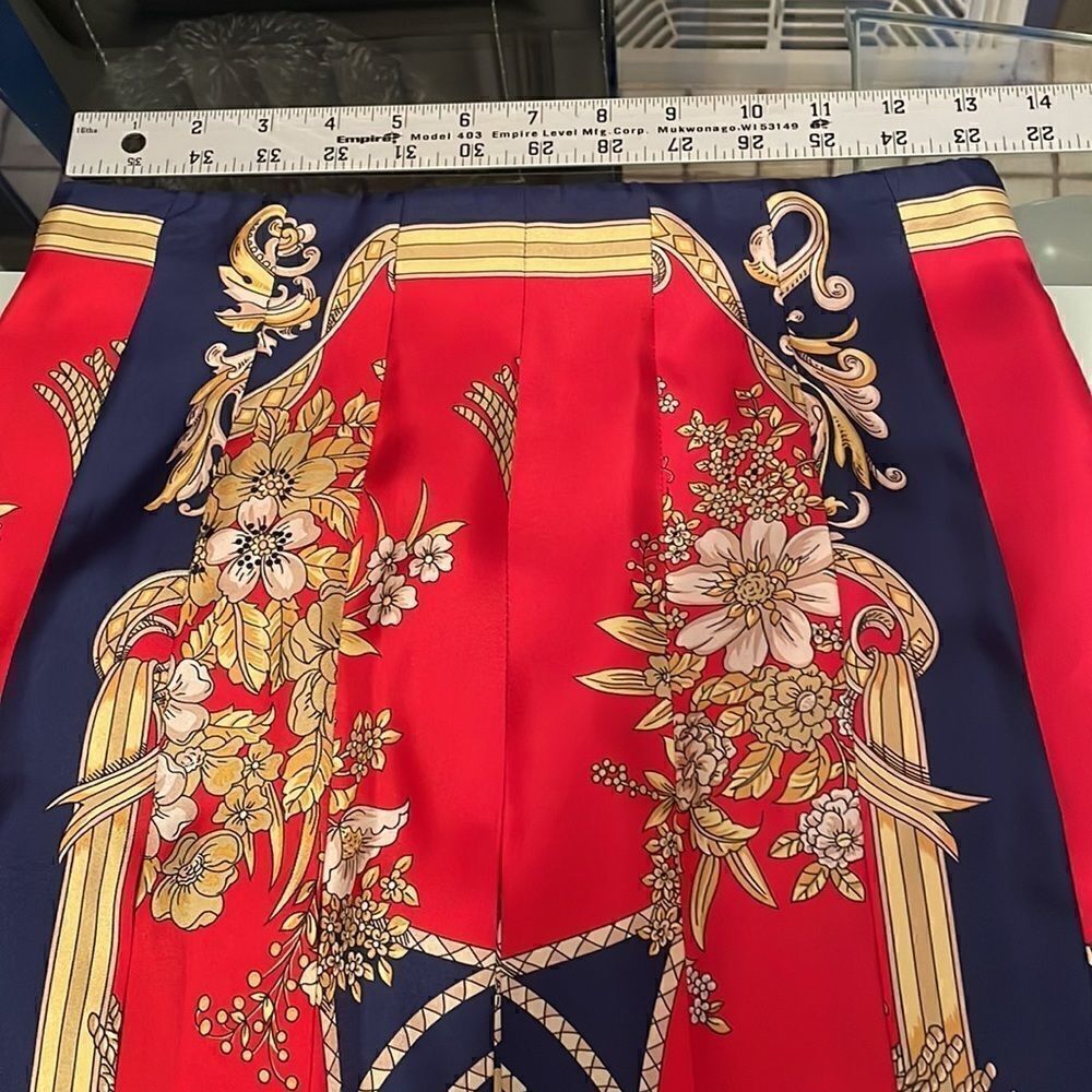 Gucci NWT Pleated skirt red navy gold printed 38 100% silk made in Italy - Picture 9 of 16